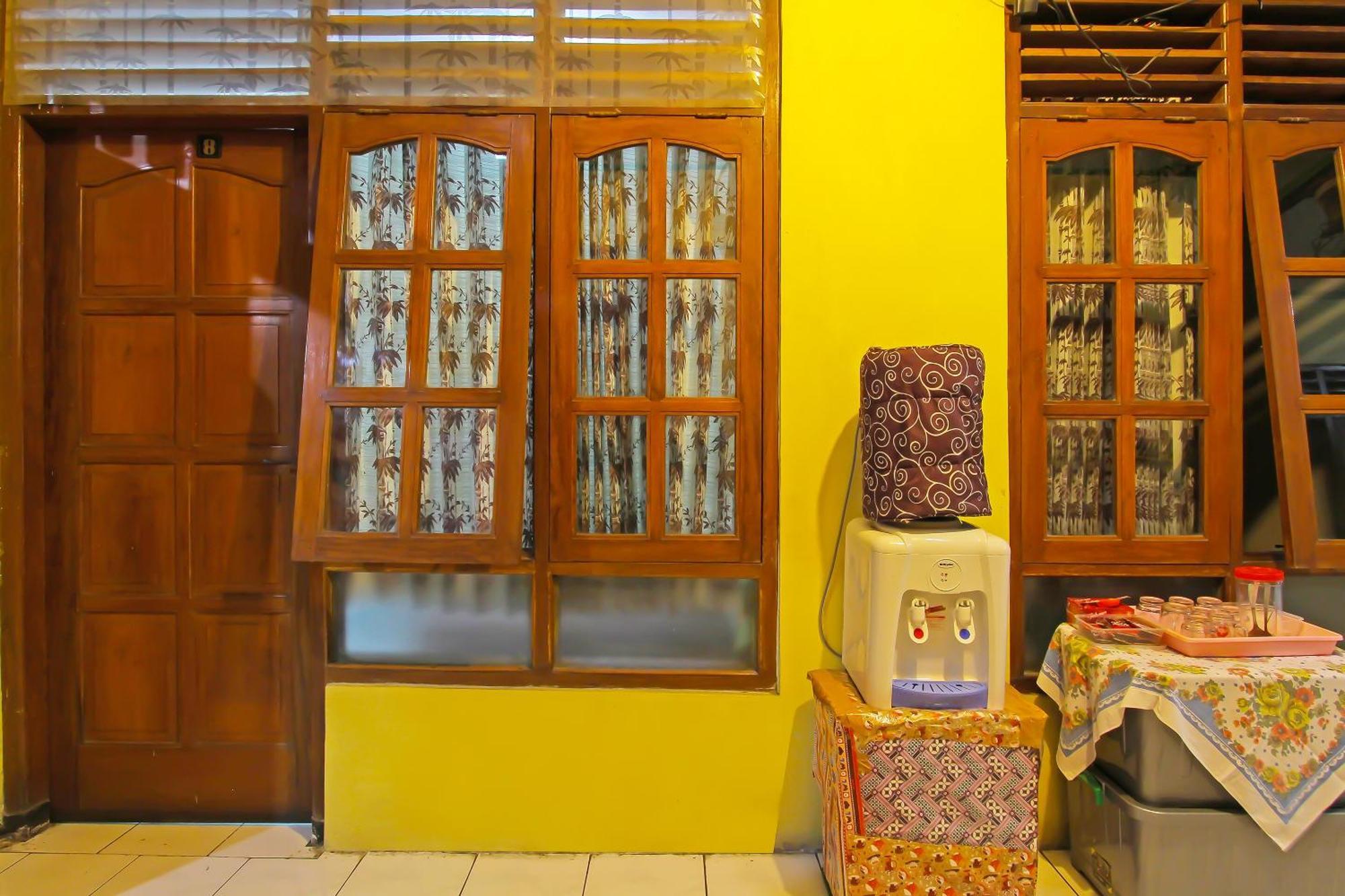 Spot On 91911 Rejeki Homestay Syariah Malioboro ジョグジャカルタ エクステリア 写真