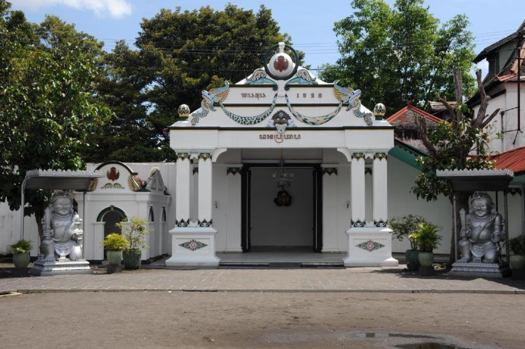 Spot On 91911 Rejeki Homestay Syariah Malioboro ジョグジャカルタ エクステリア 写真